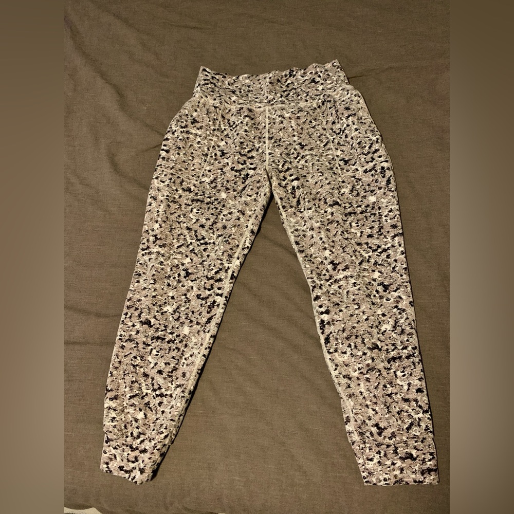 Athleta Salutation Jogger leggings black and gray camo XL